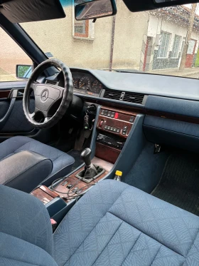 Mercedes-Benz E 200, снимка 11