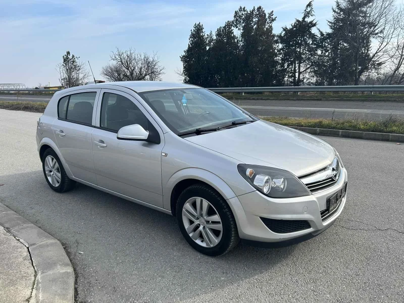 Opel Astra 1.6 16V 2013г., снимка 2 - Автомобили и джипове - 48784370