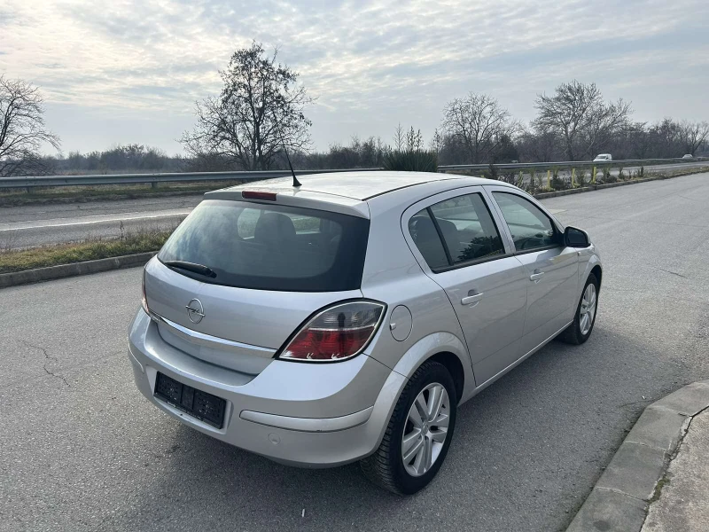 Opel Astra 1.6 16V 2013г., снимка 5 - Автомобили и джипове - 48784370