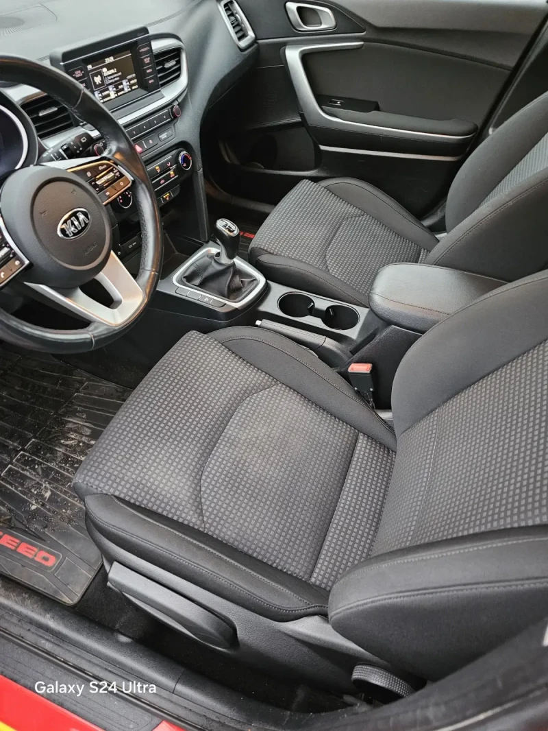 Kia Ceed 1.4 100кс, снимка 9 - Автомобили и джипове - 52474153
