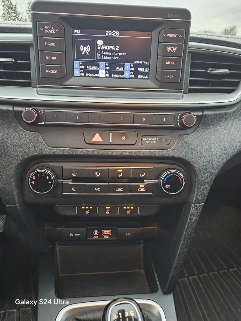 Kia Ceed 1.4 100кс, снимка 11 - Автомобили и джипове - 52474153