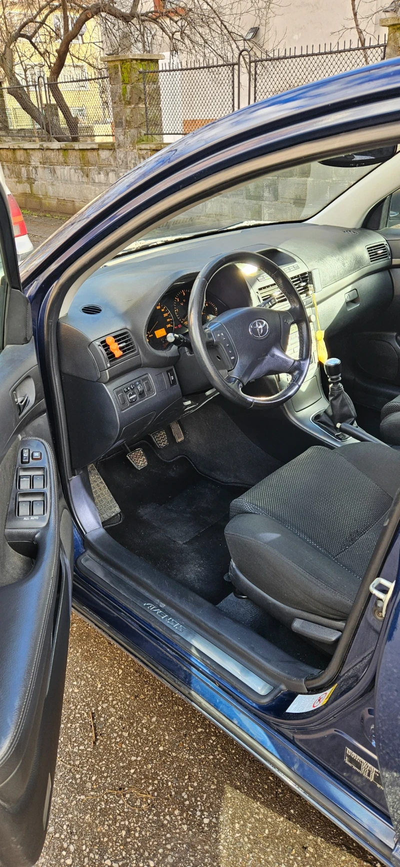 Toyota Avensis D4D 2.2, снимка 10 - Автомобили и джипове - 53394077
