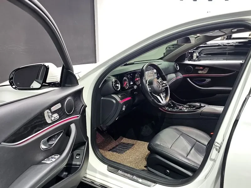 Mercedes-Benz E 220 D Avantgarde, снимка 10 - Автомобили и джипове - 55800666