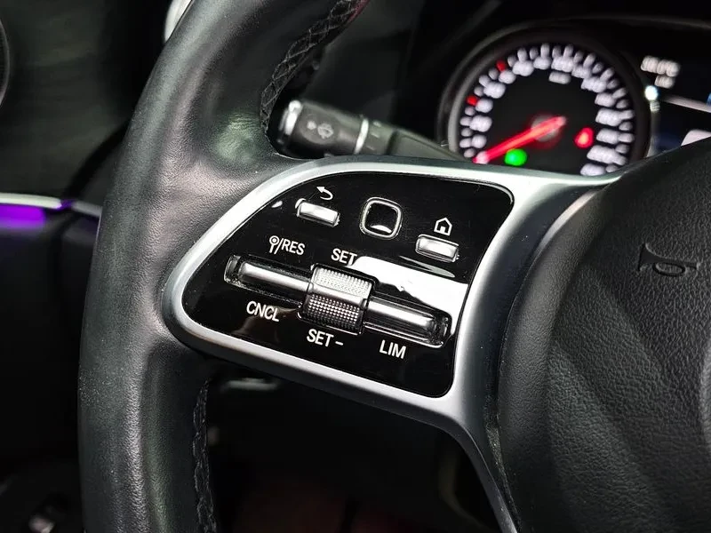 Mercedes-Benz E 220 D Avantgarde, снимка 15 - Автомобили и джипове - 55800666