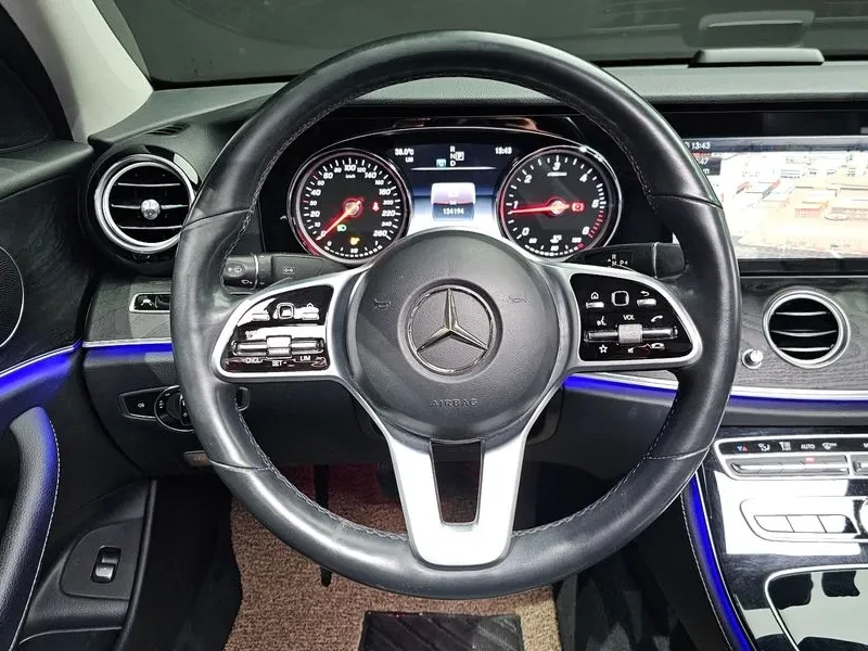 Mercedes-Benz E 220 D Avantgarde, снимка 14 - Автомобили и джипове - 55800666