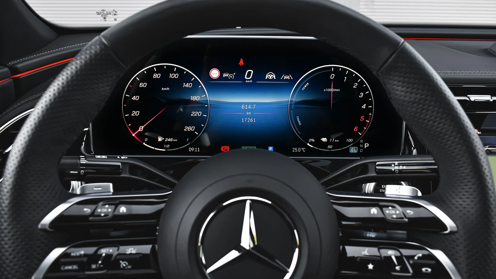 Mercedes-Benz E 300 de AMG Line Plug-in Hybrid 4MATIC - изображение 9