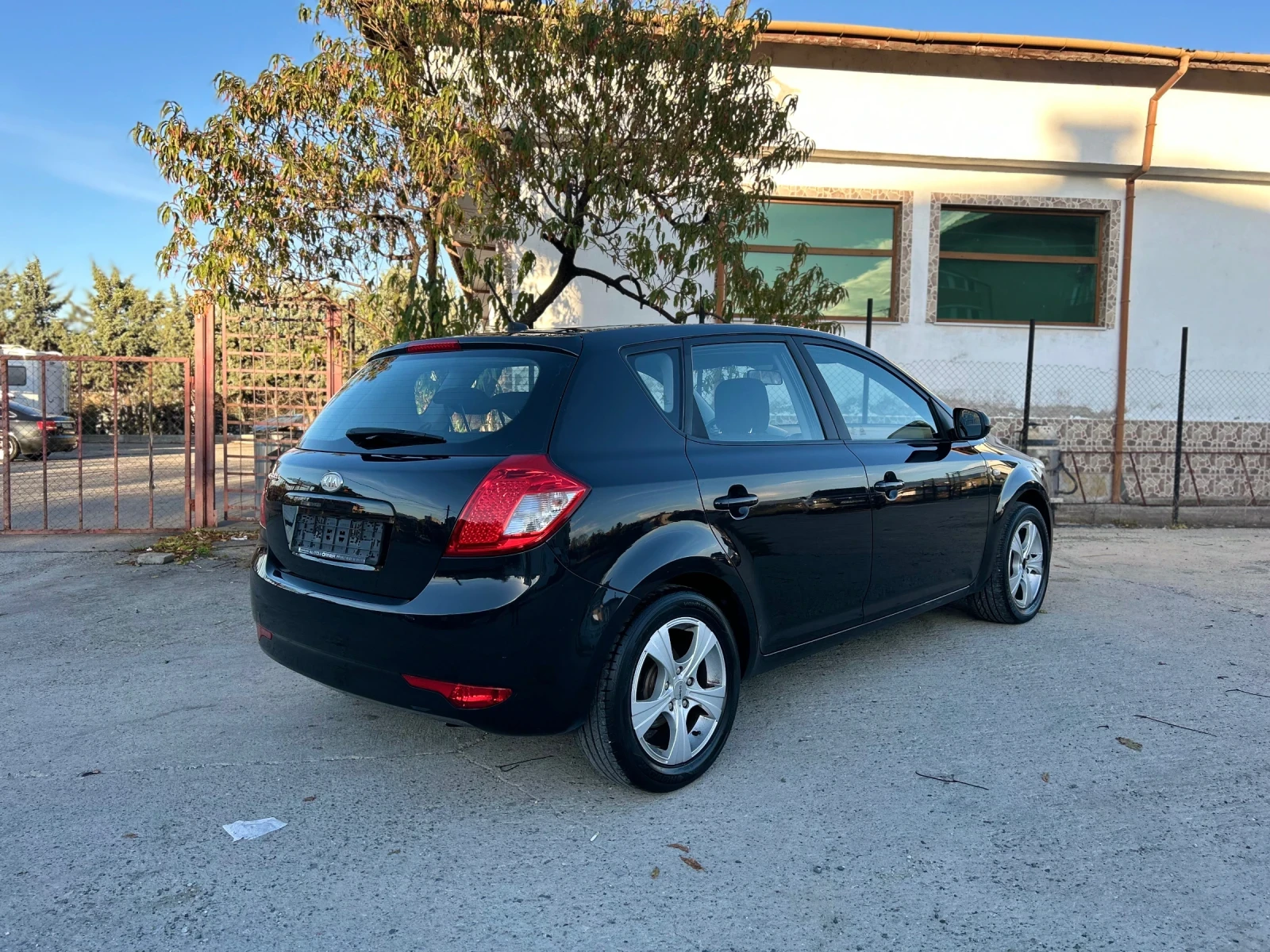 Kia Ceed 1.4i - изображение 4