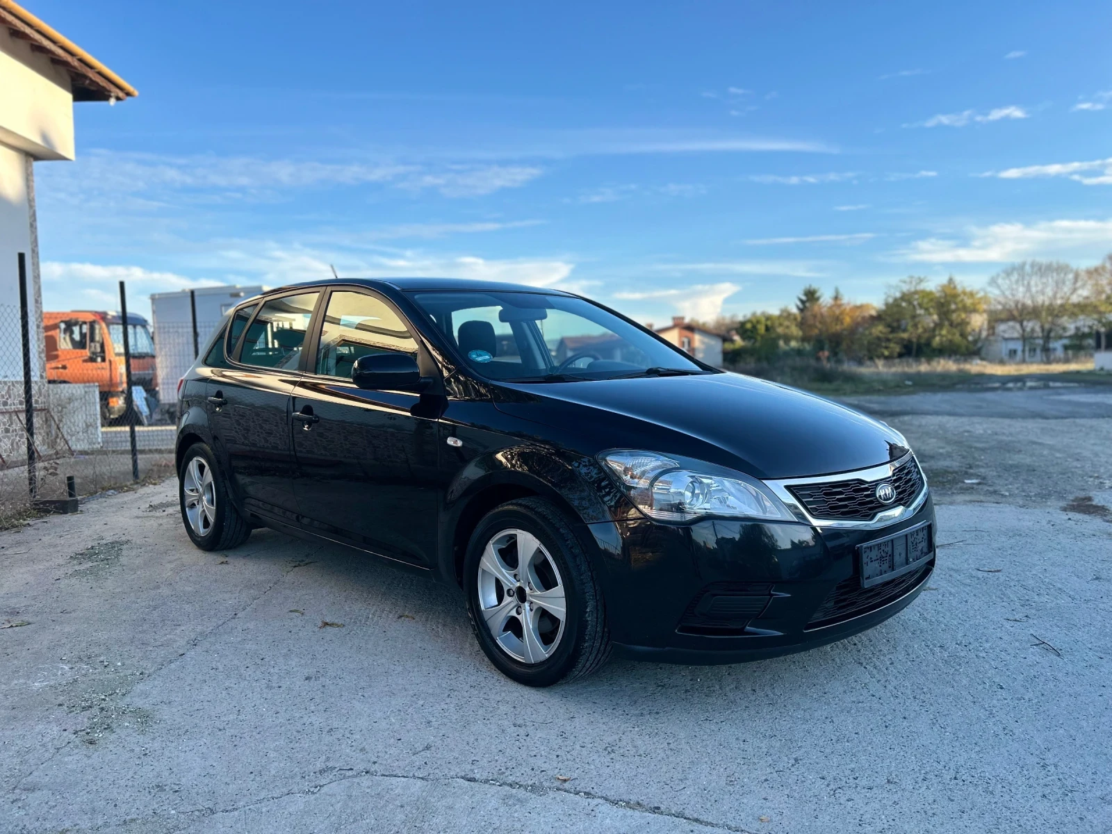 Kia Ceed 1.4i - изображение 2