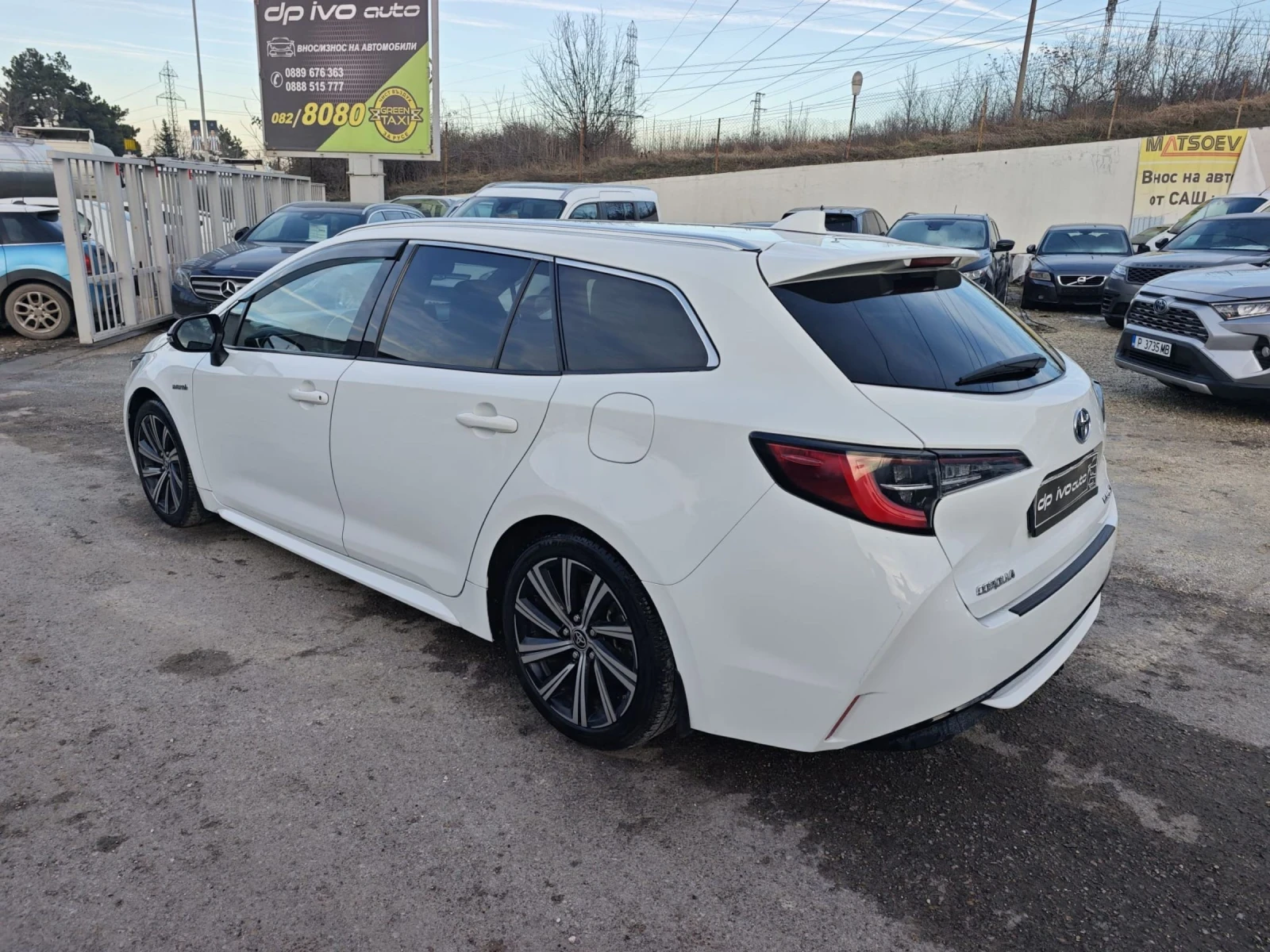 Toyota Corolla HYBRID* КОЖА* CARPLAY*  - изображение 3