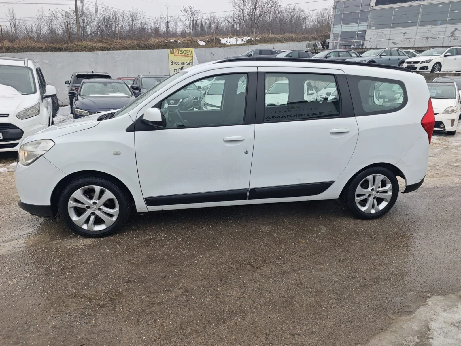 Dacia Lodgy 1.6i ГАЗ* НАВИ* ОТЛИЧЕН* ТОП ЦЕНА - изображение 2