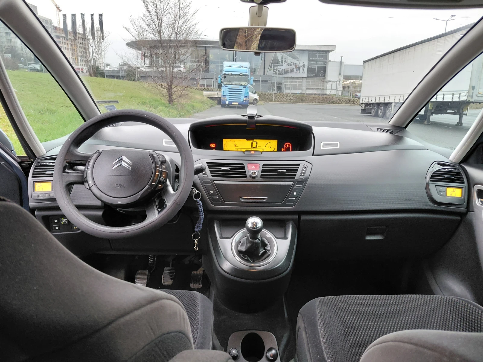 Citroen C4 Picasso 1.8i, снимка 6 - Автомобили и джипове - 53959205