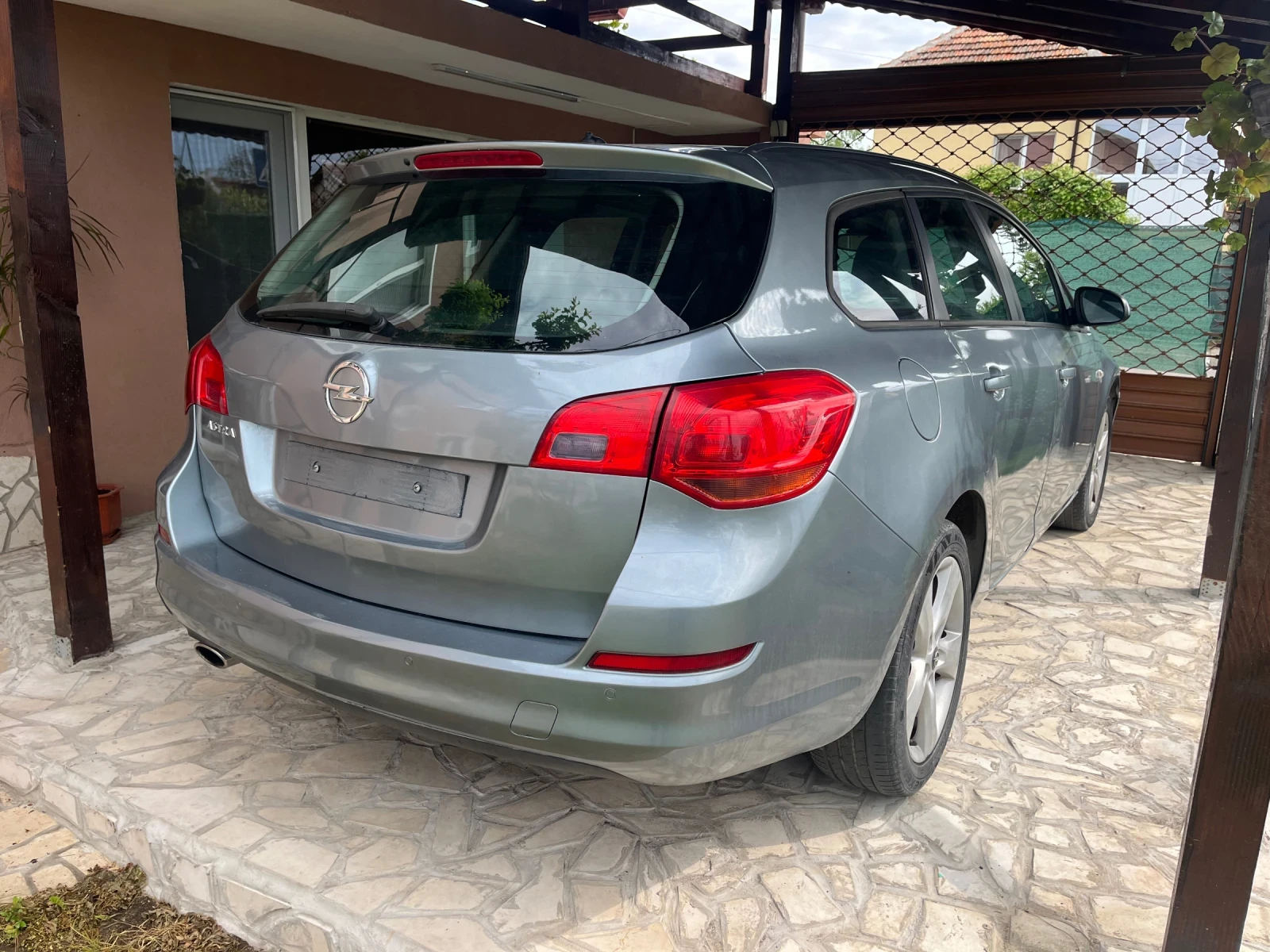 Opel Astra 1, 4турбо газ, снимка 3 - Автомобили и джипове - 54355009