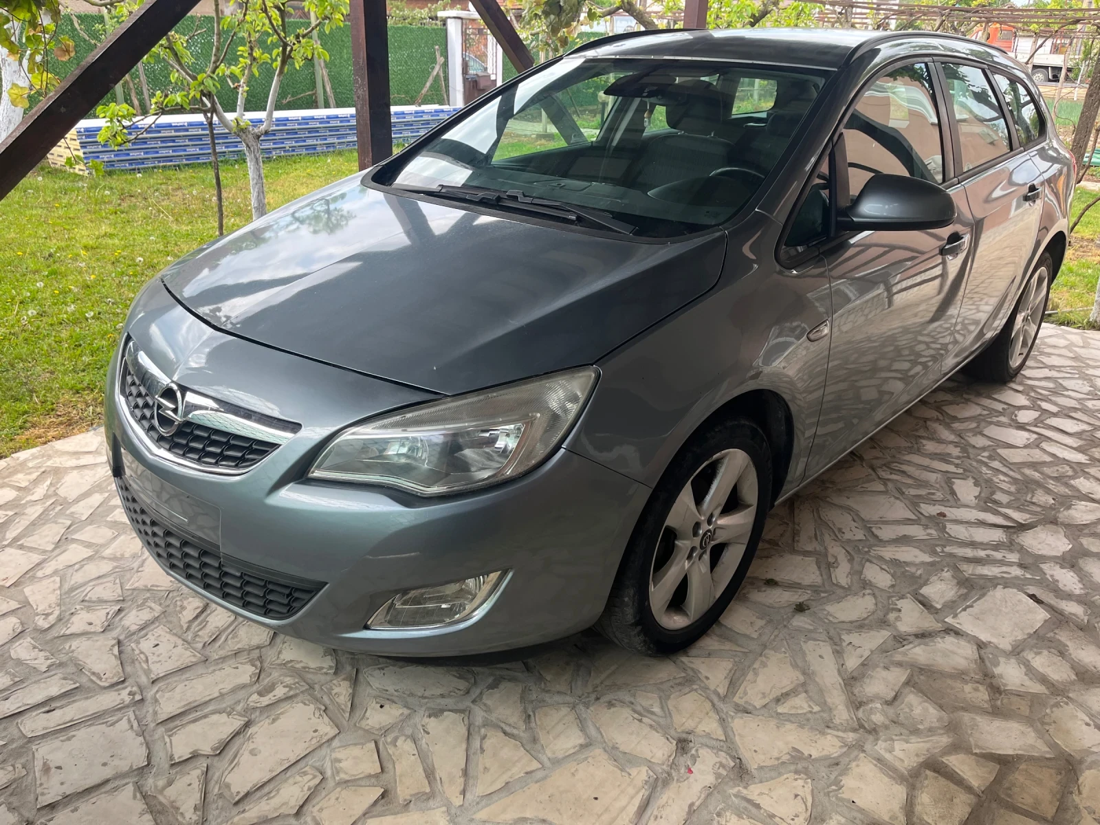 Opel Astra 1, 4турбо газ