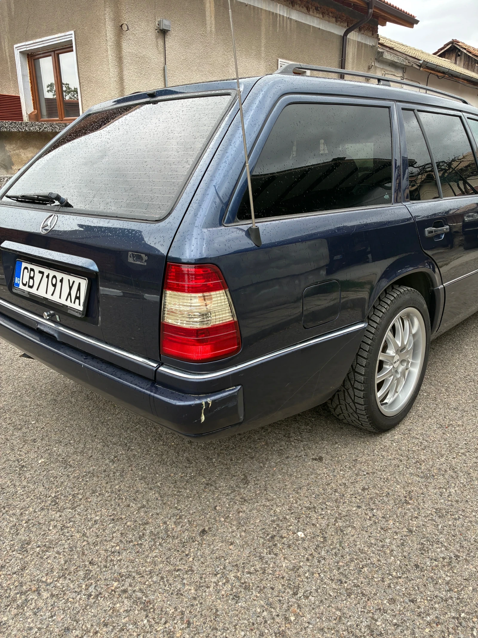 Mercedes-Benz E 200, снимка 10 - Автомобили и джипове - 54489980
