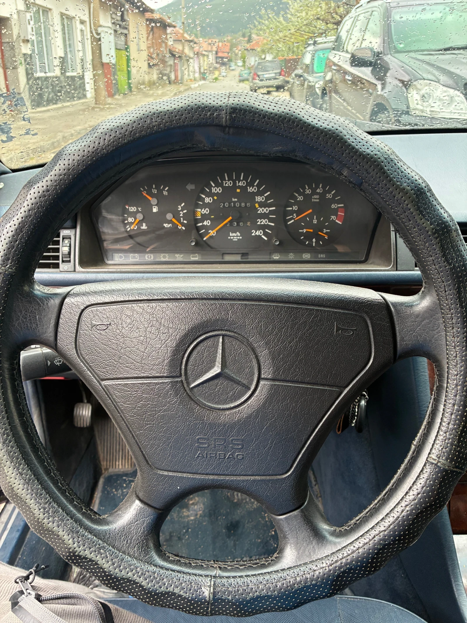 Mercedes-Benz E 200, снимка 12 - Автомобили и джипове - 54489980