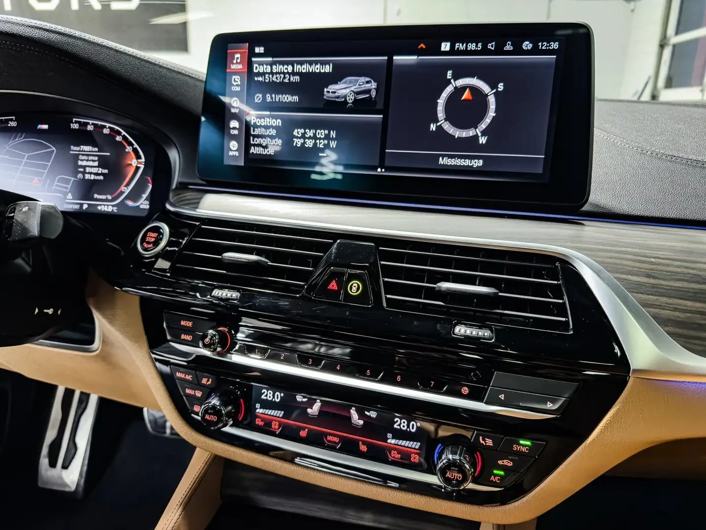 BMW 540 i / XDRIVE / M PKG / HARMAN / HEADUP / ПОДГРЕВИ , снимка 13 - Автомобили и джипове - 54781446