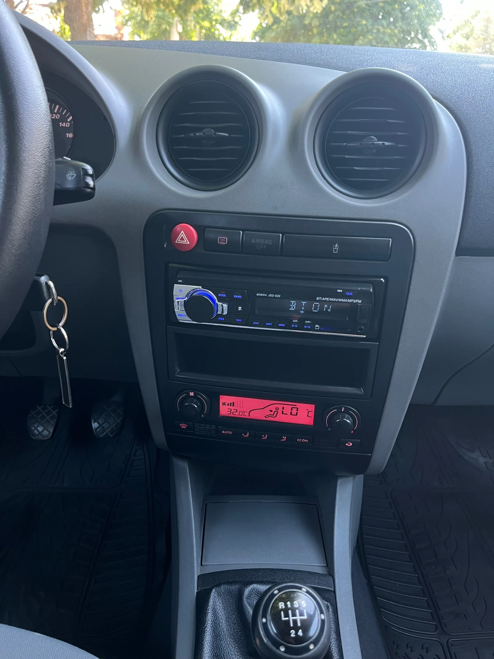 Seat Ibiza 1.9 101кс., снимка 14 - Автомобили и джипове - 55104162