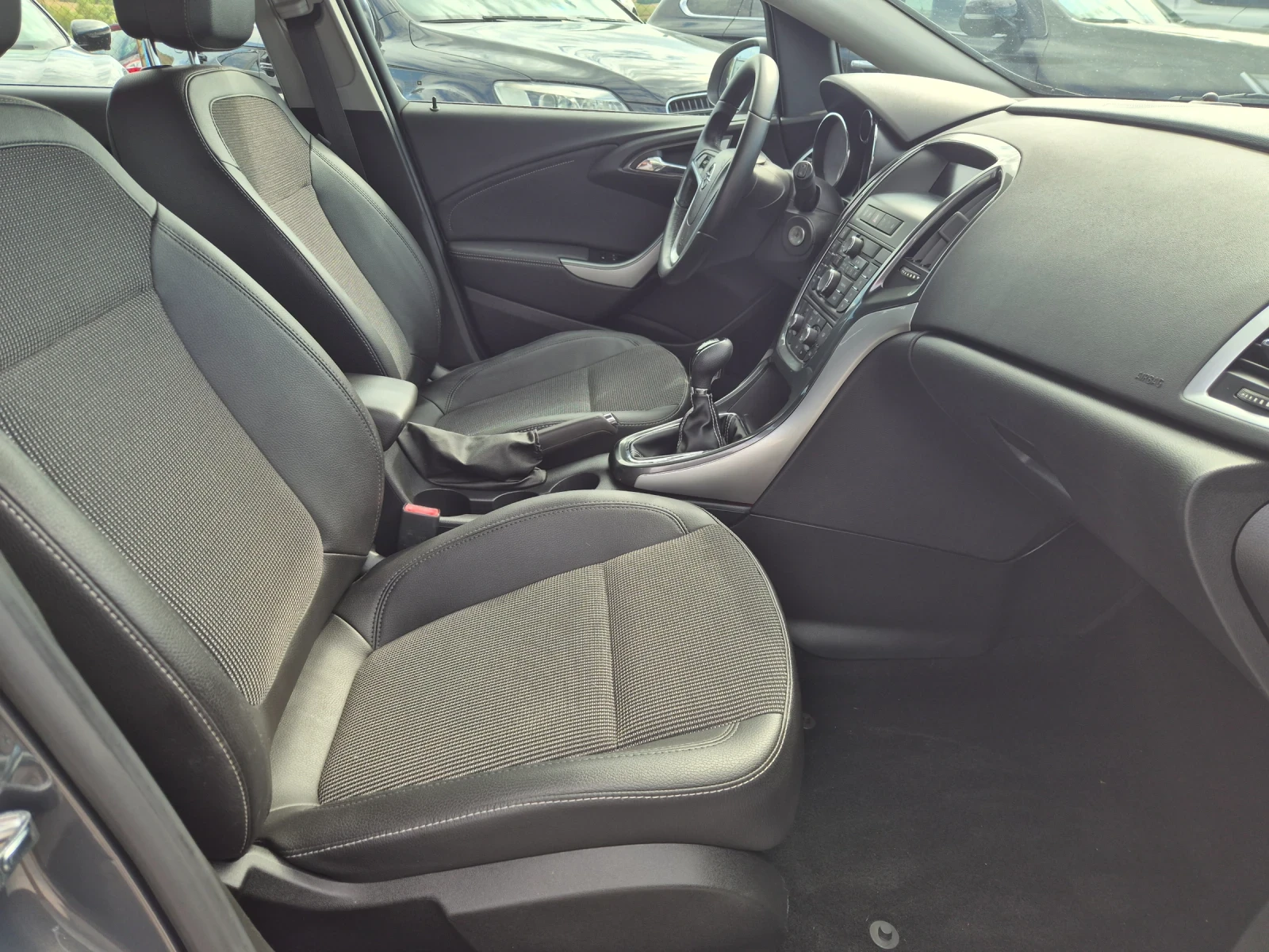 Opel Astra 1.7 CDTI, снимка 12 - Автомобили и джипове - 55440670