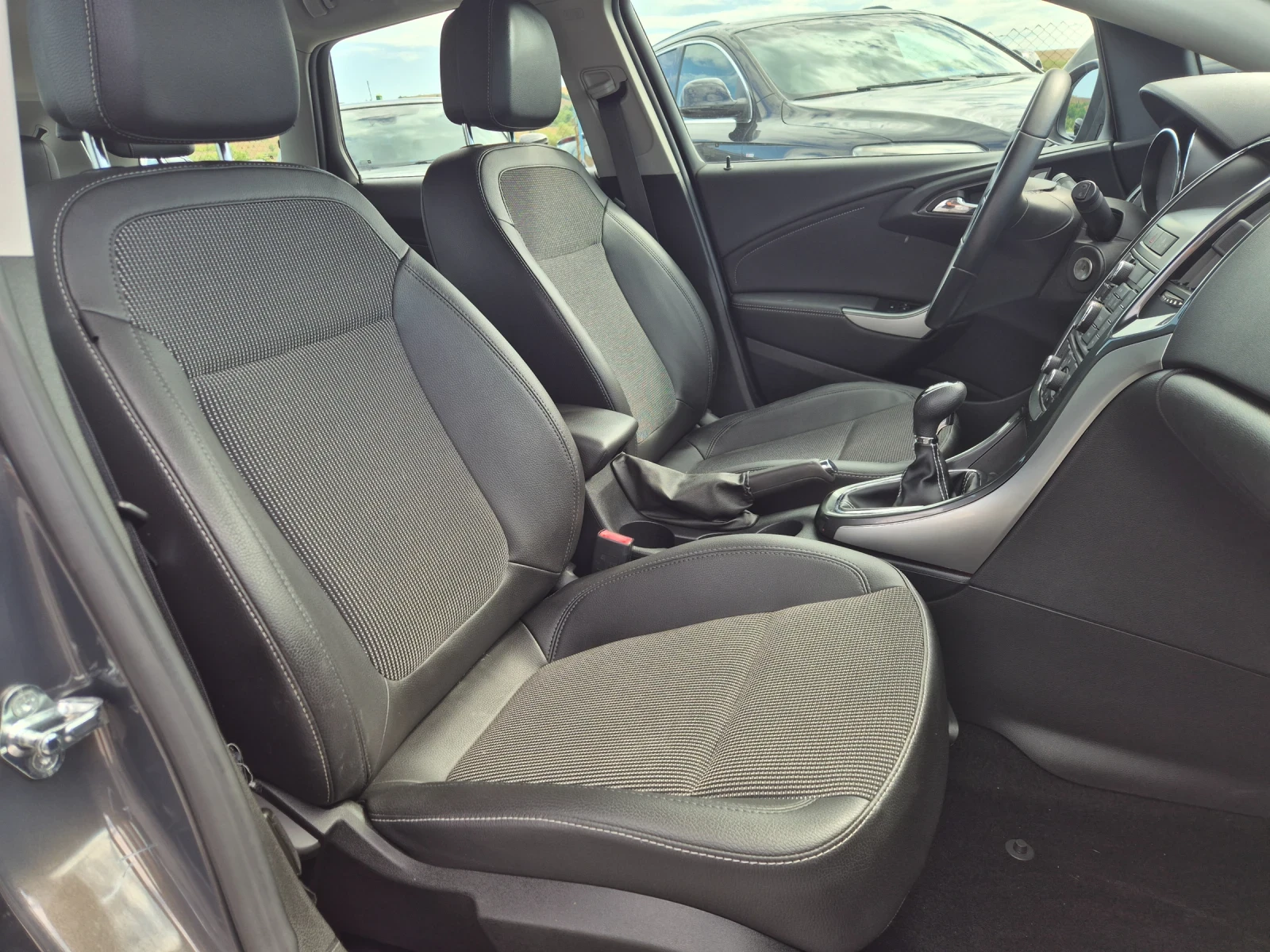 Opel Astra 1.7 CDTI, снимка 11 - Автомобили и джипове - 55440670
