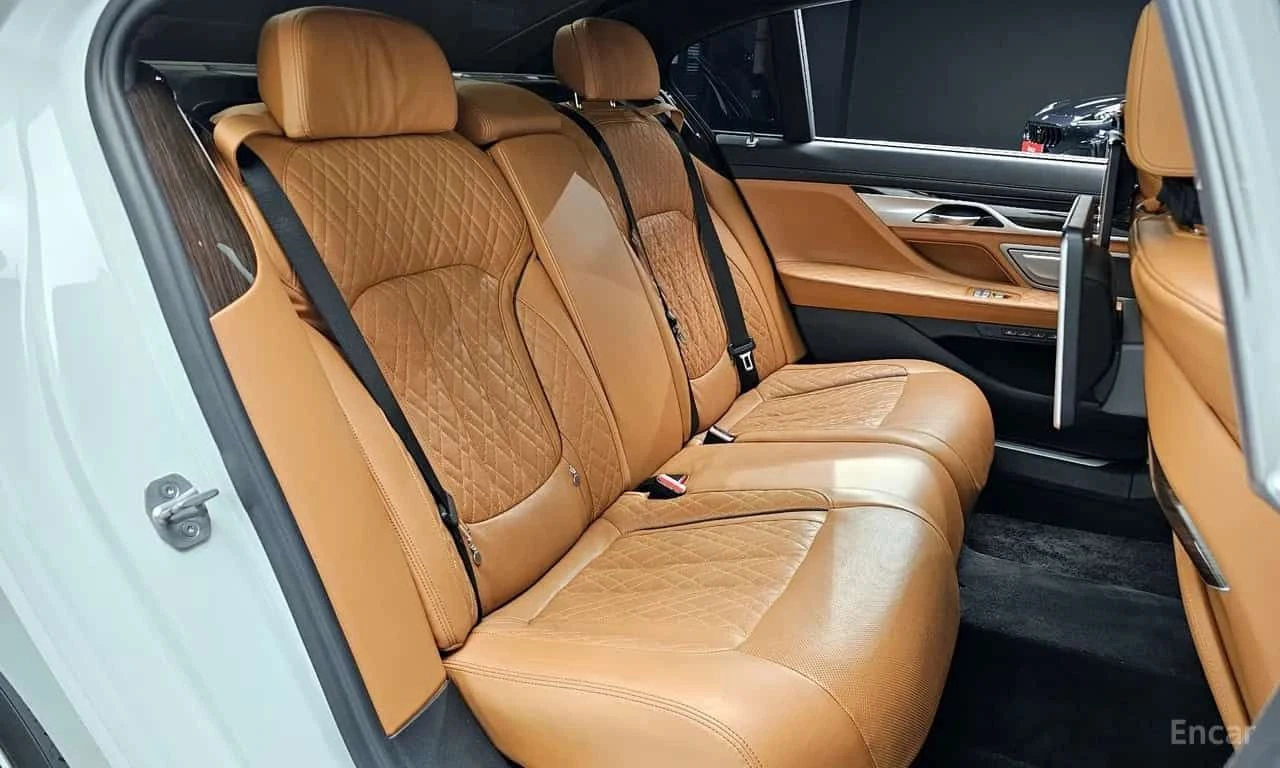 BMW 740 * 740Li xDrive Design Pure Excellence * CARFAX * Ц, снимка 16 - Автомобили и джипове - 55556389