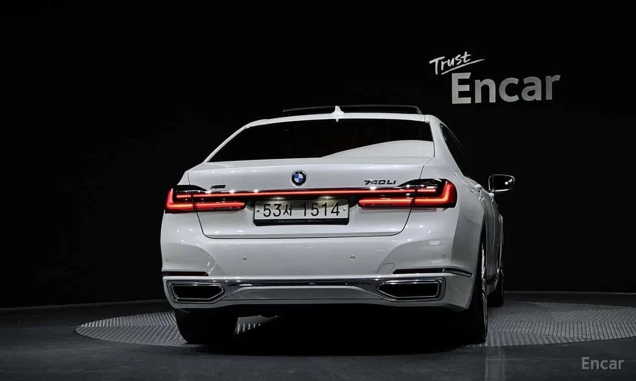BMW 740 * 740Li xDrive Design Pure Excellence * CARFAX * Ц, снимка 4 - Автомобили и джипове - 55556389