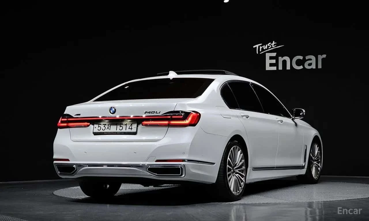 BMW 740 * 740Li xDrive Design Pure Excellence * CARFAX * Ц, снимка 2 - Автомобили и джипове - 55556389