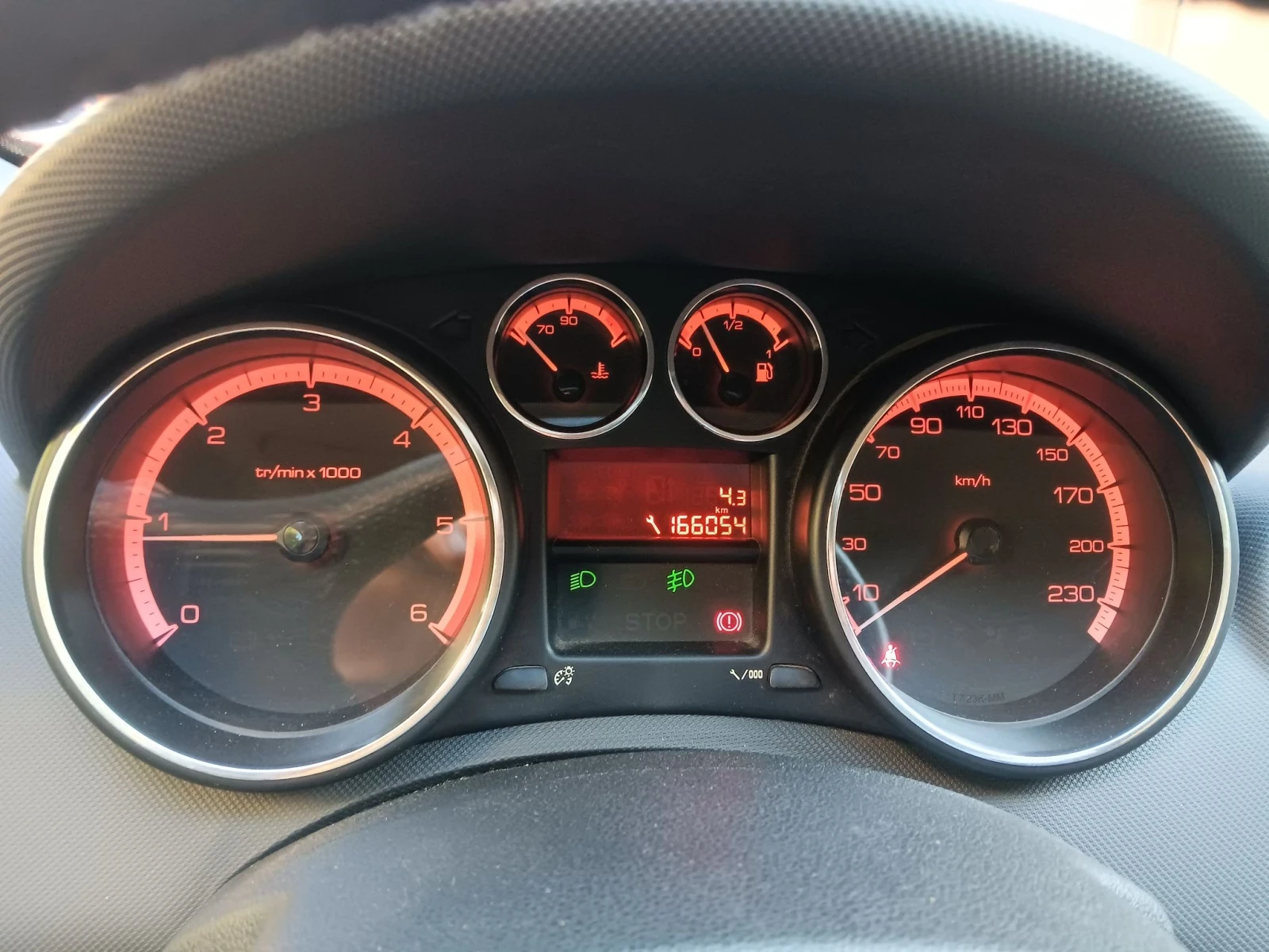 Peugeot 308 1.6HDI, снимка 12 - Автомобили и джипове - 55732974