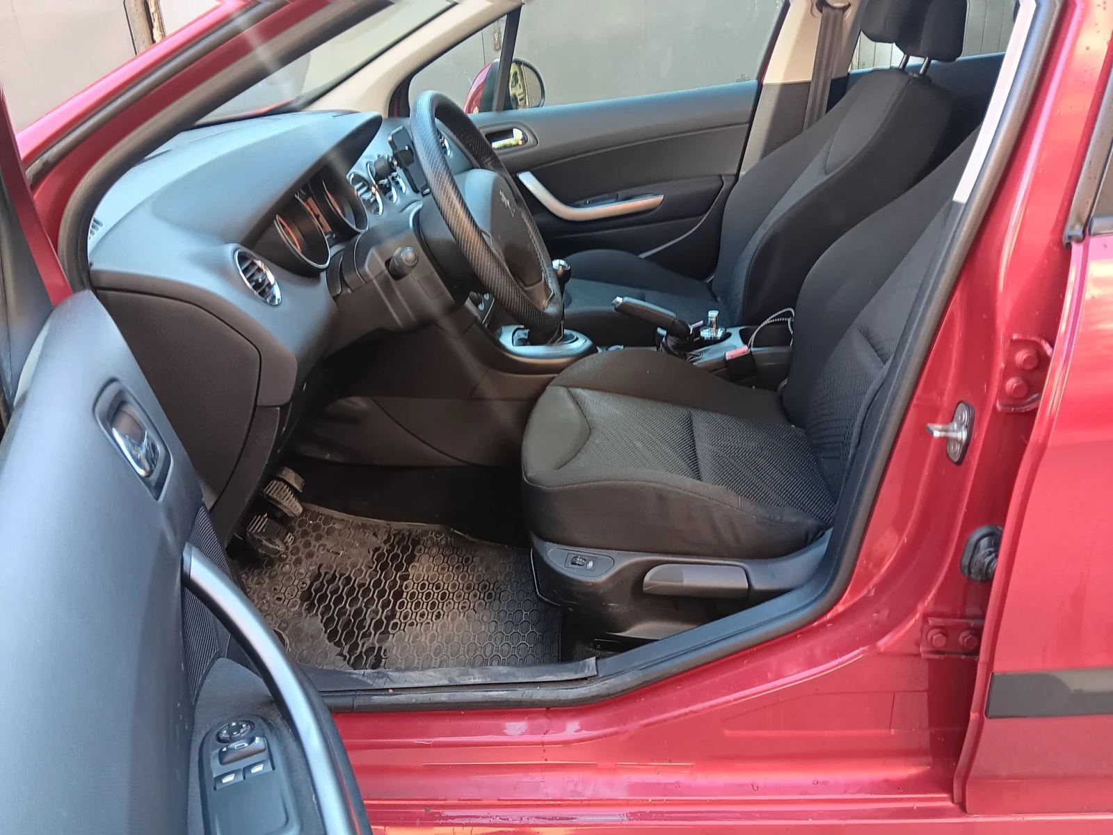 Peugeot 308 1.6HDI, снимка 7 - Автомобили и джипове - 55732974