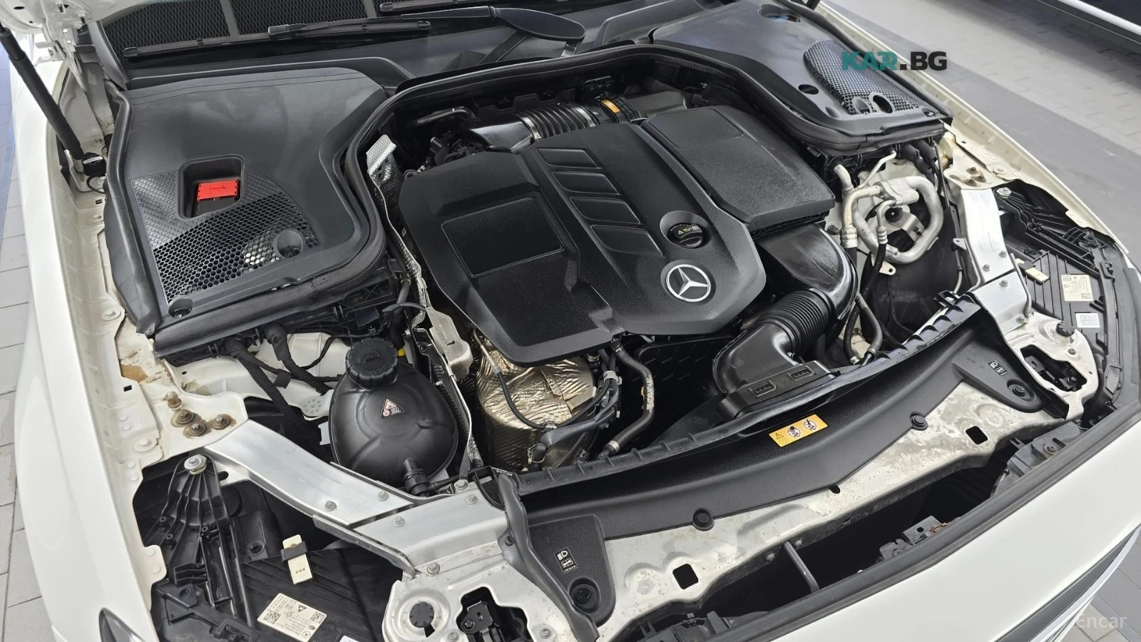 Mercedes-Benz E 220 AMG* 4MATIC* HEADUP* ПАМЕТ* 360 КАМЕРА* , снимка 6 - Автомобили и джипове - 56070588