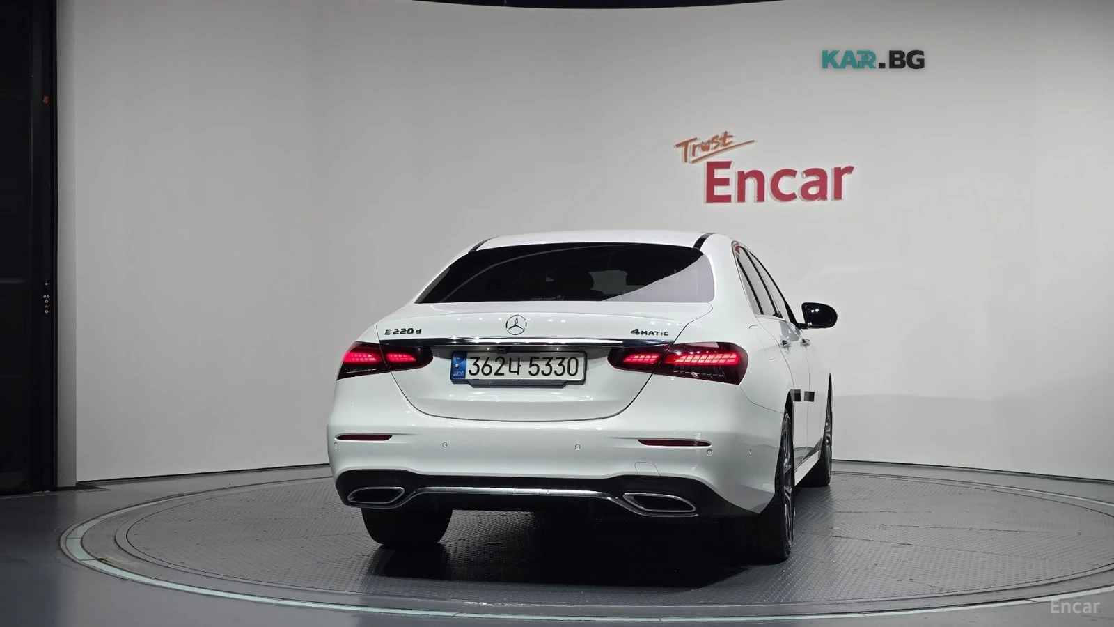 Mercedes-Benz E 220 AMG* 4MATIC* HEADUP* ПАМЕТ* 360 КАМЕРА* , снимка 4 - Автомобили и джипове - 56070588