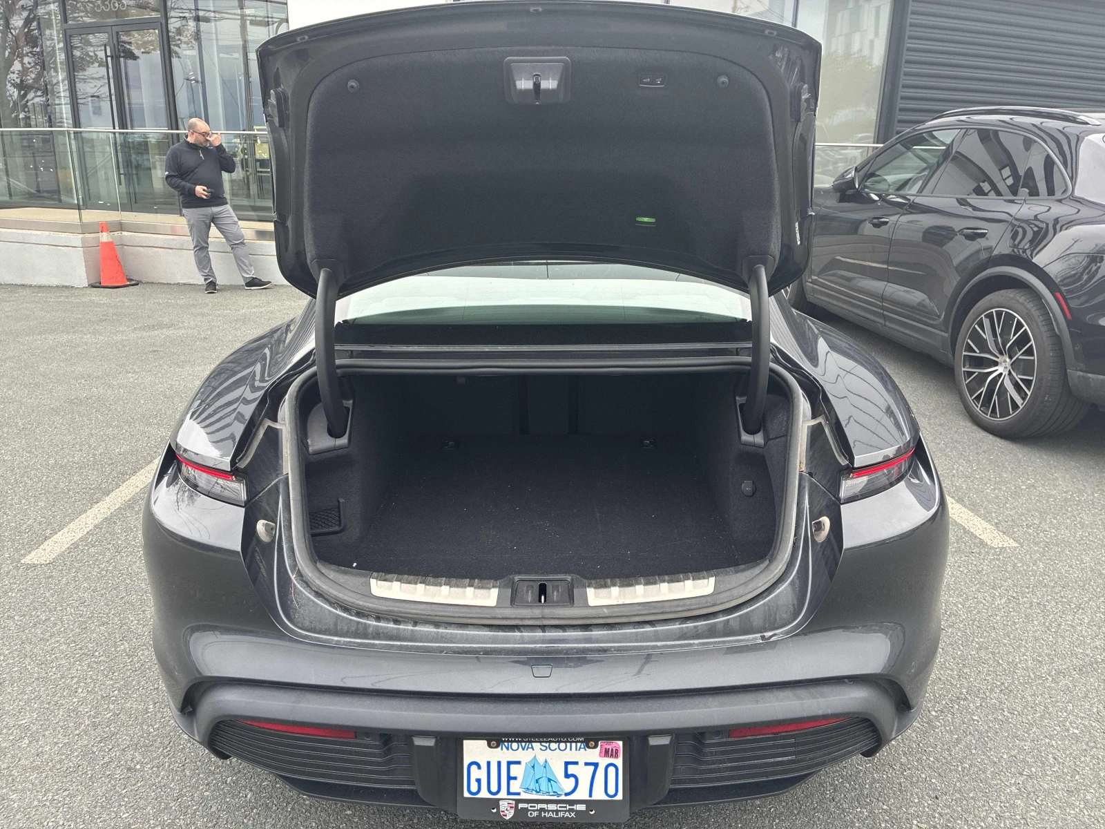 Porsche Taycan 4S , карфакс , Лизинг, снимка 14 - Автомобили и джипове - 56547200