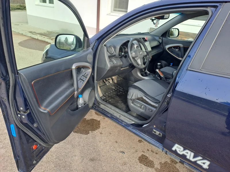 Toyota Rav4, снимка 6 - Автомобили и джипове - 48558378