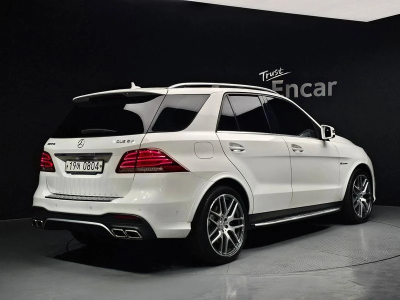 Mercedes-Benz GLE 63 AMG 4MATIC* HARMAN KARDON* DISTRONIC* 360* TV* PANO* , снимка 3 - Автомобили и джипове - 55336234