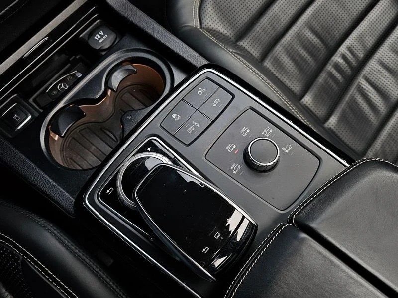Mercedes-Benz GLE 63 AMG 4MATIC* HARMAN KARDON* DISTRONIC* 360* TV* PANO* , снимка 16 - Автомобили и джипове - 55336234