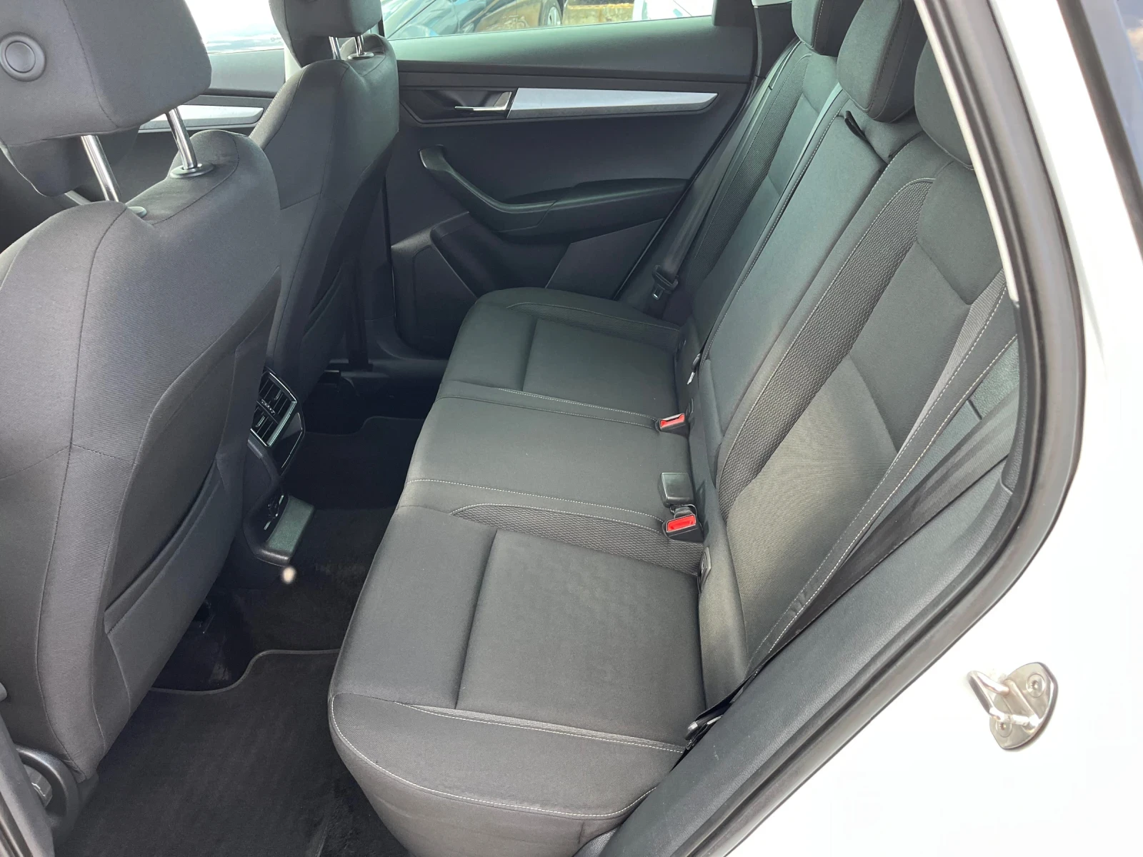 Skoda Karoq 2.0TDI Автомат, снимка 8 - Автомобили и джипове - 54978368