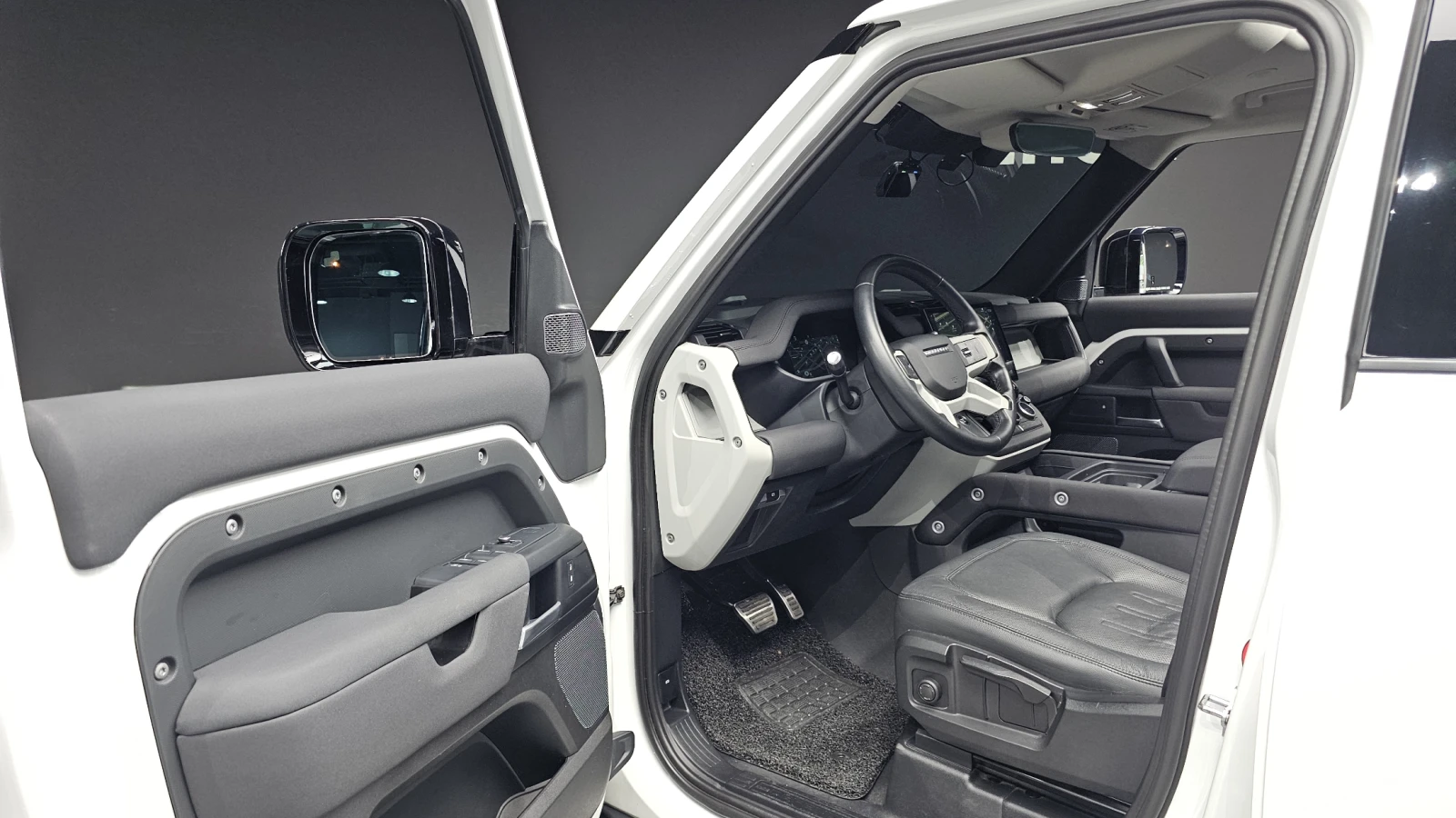 Land Rover Defender D250* HUD* BLIND SPOT* 360* ПОДГРЕВ ВОЛАН* КРАЙНА , снимка 10 - Автомобили и джипове - 55383901