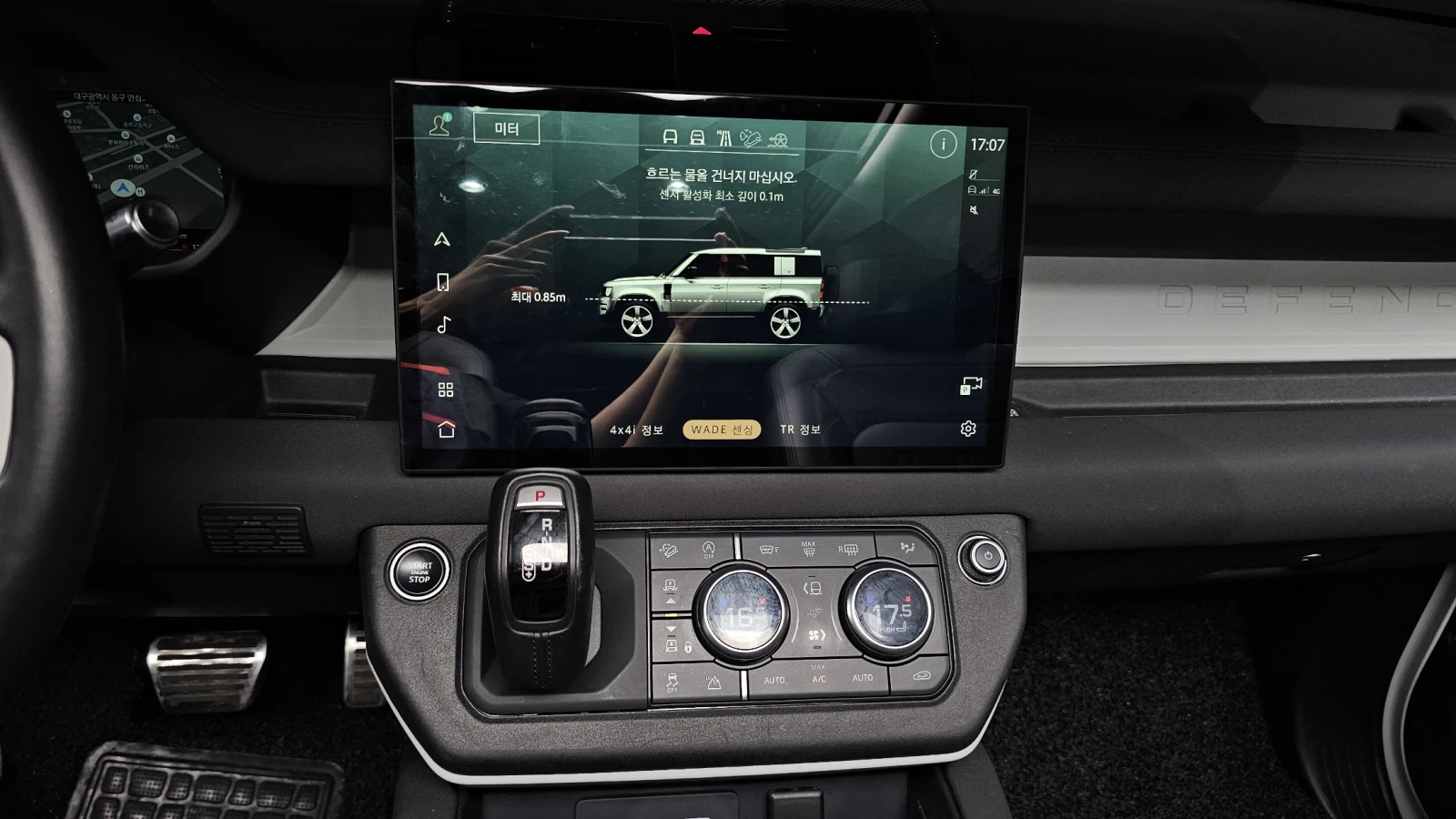 Land Rover Defender D250* HUD* BLIND SPOT* 360* ПОДГРЕВ ВОЛАН* КРАЙНА , снимка 13 - Автомобили и джипове - 55383901