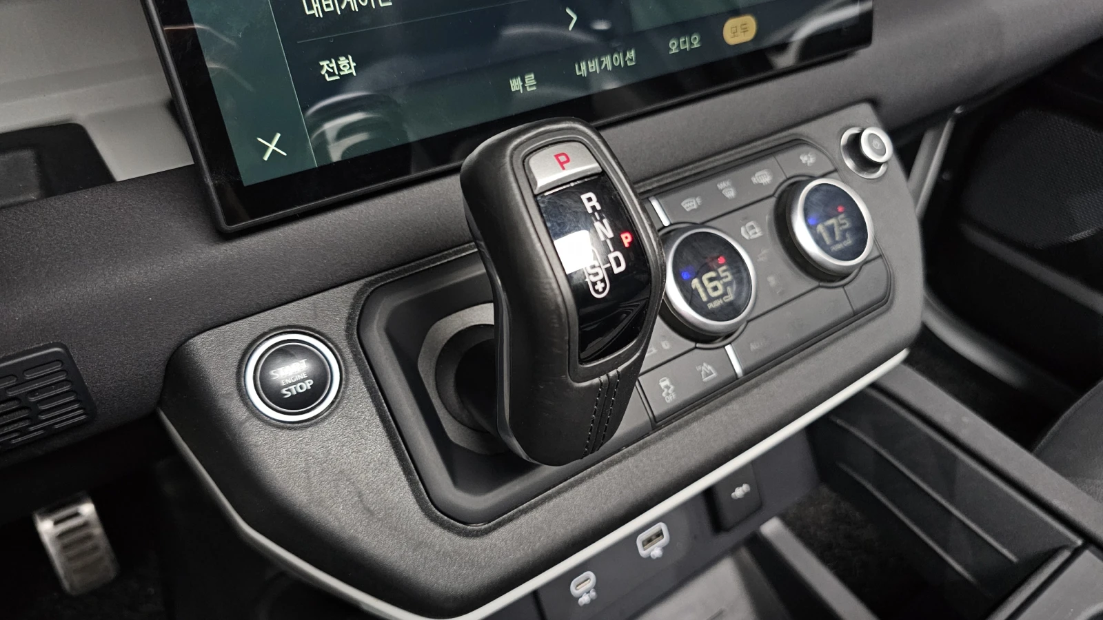 Land Rover Defender D250* HUD* BLIND SPOT* 360* ПОДГРЕВ ВОЛАН* КРАЙНА , снимка 9 - Автомобили и джипове - 55383901