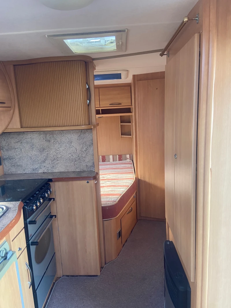 Каравана Swift Ace  Jubilee , снимка 8 - Каравани и кемпери - 52966196