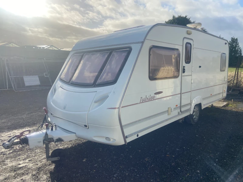 Каравана Swift Ace  Jubilee , снимка 3 - Каравани и кемпери - 52966196