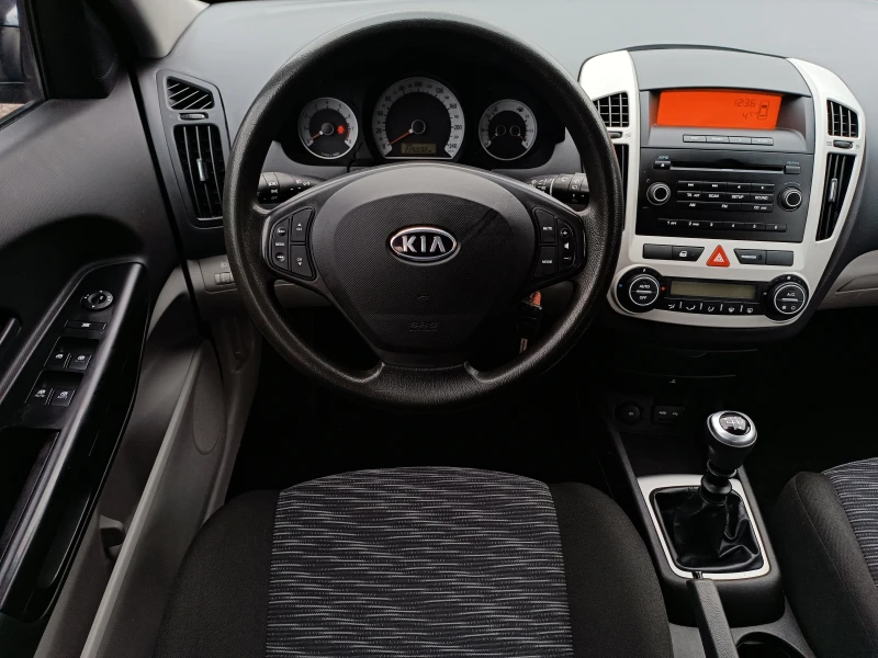 Kia Ceed 1.4i-105кс-КЛИМАТРОНИК-, снимка 11 - Автомобили и джипове - 48320400