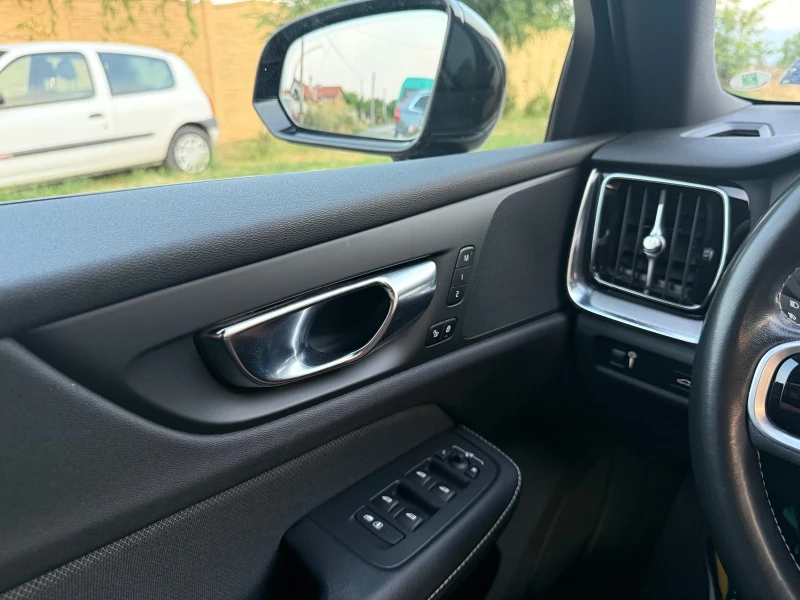 Volvo V60 B4 Mild Hybrid, снимка 15 - Автомобили и джипове - 51160740
