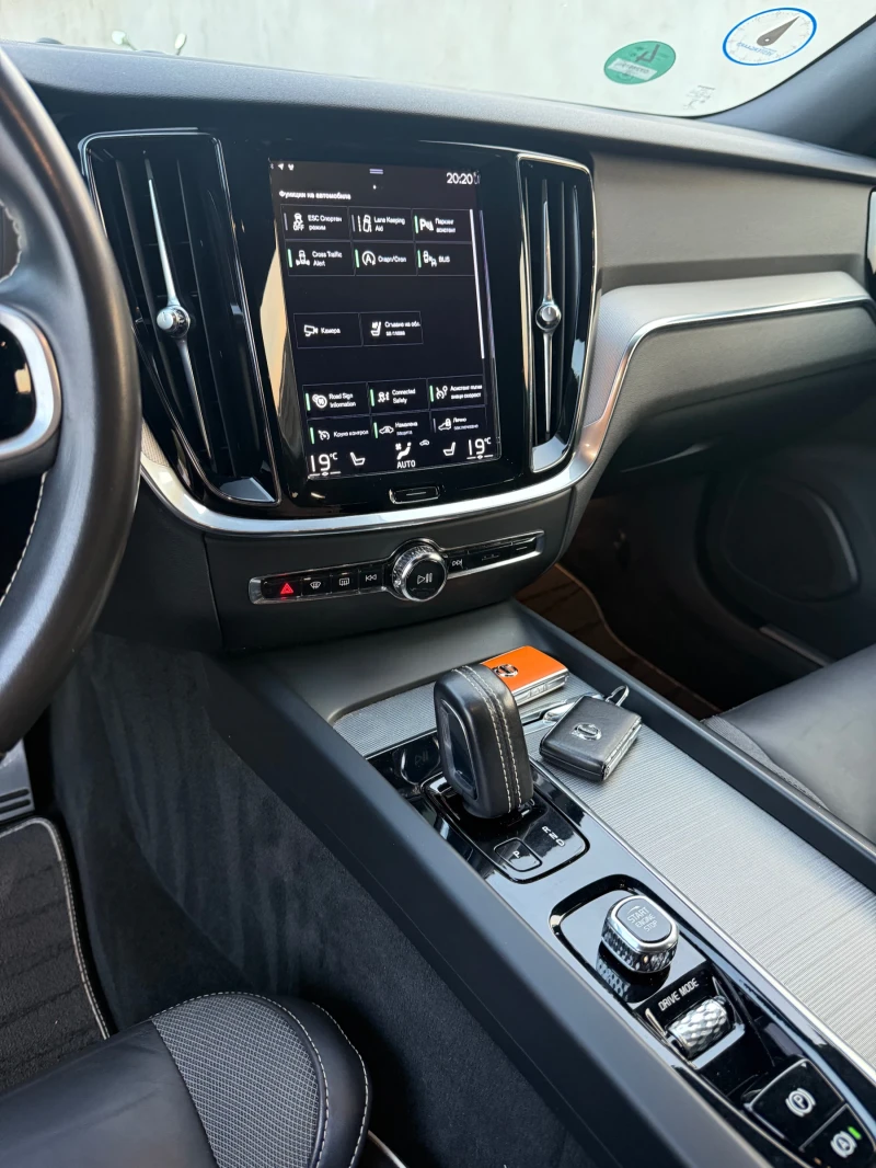 Volvo V60 B4 Mild Hybrid, снимка 13 - Автомобили и джипове - 51160740