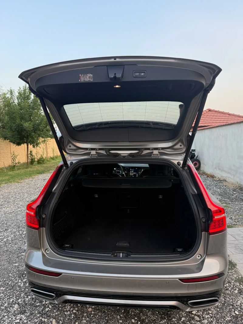 Volvo V60 B4 Mild Hybrid, снимка 5 - Автомобили и джипове - 51160740