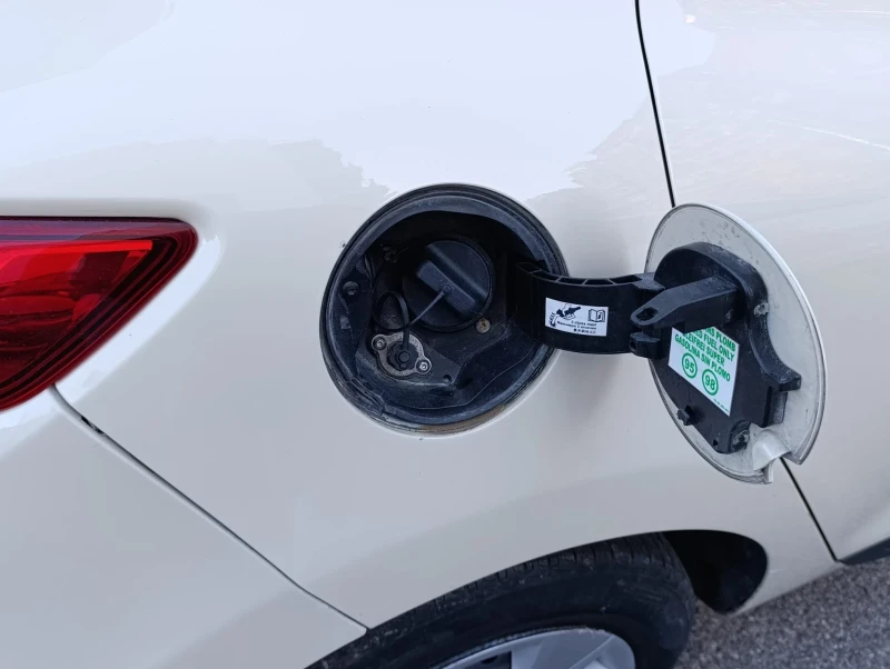 Renault Clio LPG 1.2i, снимка 13 - Автомобили и джипове - 52257900