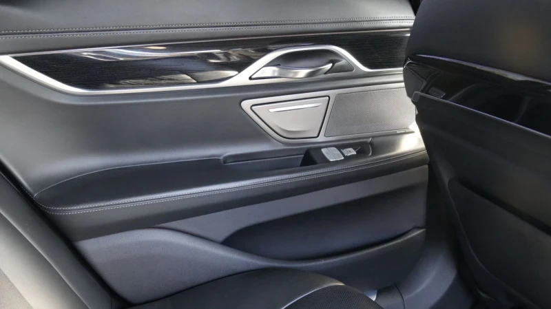 BMW 750, снимка 9 - Автомобили и джипове - 52441697