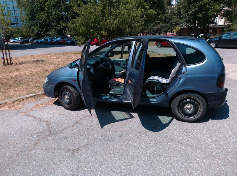 Renault Scenic, снимка 8 - Автомобили и джипове - 52574566