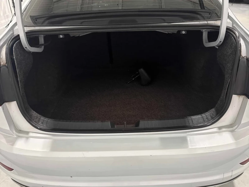 VW Jetta * Execline * CARFAX * БЕЗ ПЪРВОНАЧАЛНА ВНОСКА, снимка 17 - Автомобили и джипове - 52904449