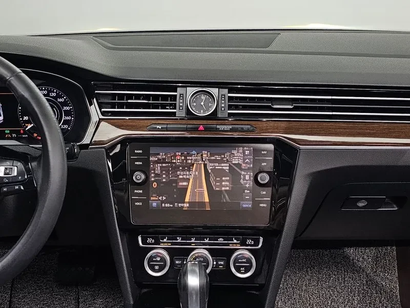 VW Passat 2.0 Tdi, снимка 14 - Автомобили и джипове - 55923112