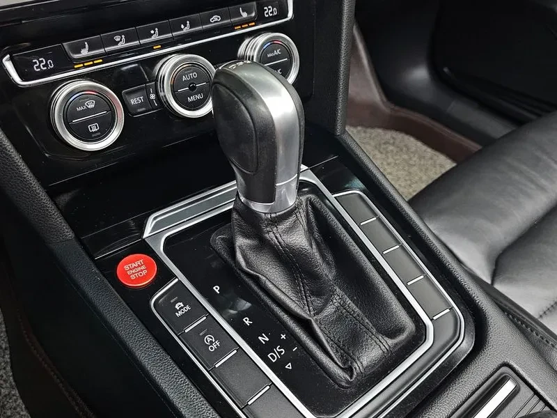 VW Passat 2.0 Tdi, снимка 9 - Автомобили и джипове - 55923112